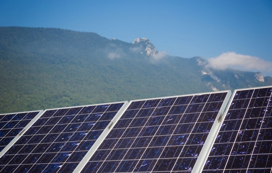 découvrez les avantages de l'énergie solaire, une source d'énergie renouvelable et durable. apprenez comment elle peut réduire vos factures d'électricité et contribuer à la préservation de l'environnement.