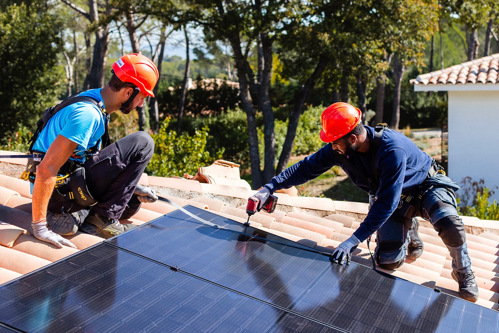 découvrez les avantages des panneaux solaires, une solution écologique et économique pour produire votre propre énergie renouvelable. optimisez votre consommation d'électricité tout en réduisant votre empreinte carbone grâce à ces systèmes efficaces et innovants.