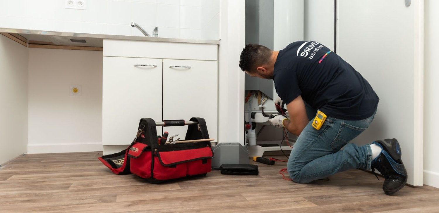 découvrez nos services d'entretien de chauffe-eau avec engie. assurez le bon fonctionnement et la durabilité de votre appareil grâce à une maintenance professionnelle et des conseils d'experts. profitez d'une eau chaude en toute sérénité!