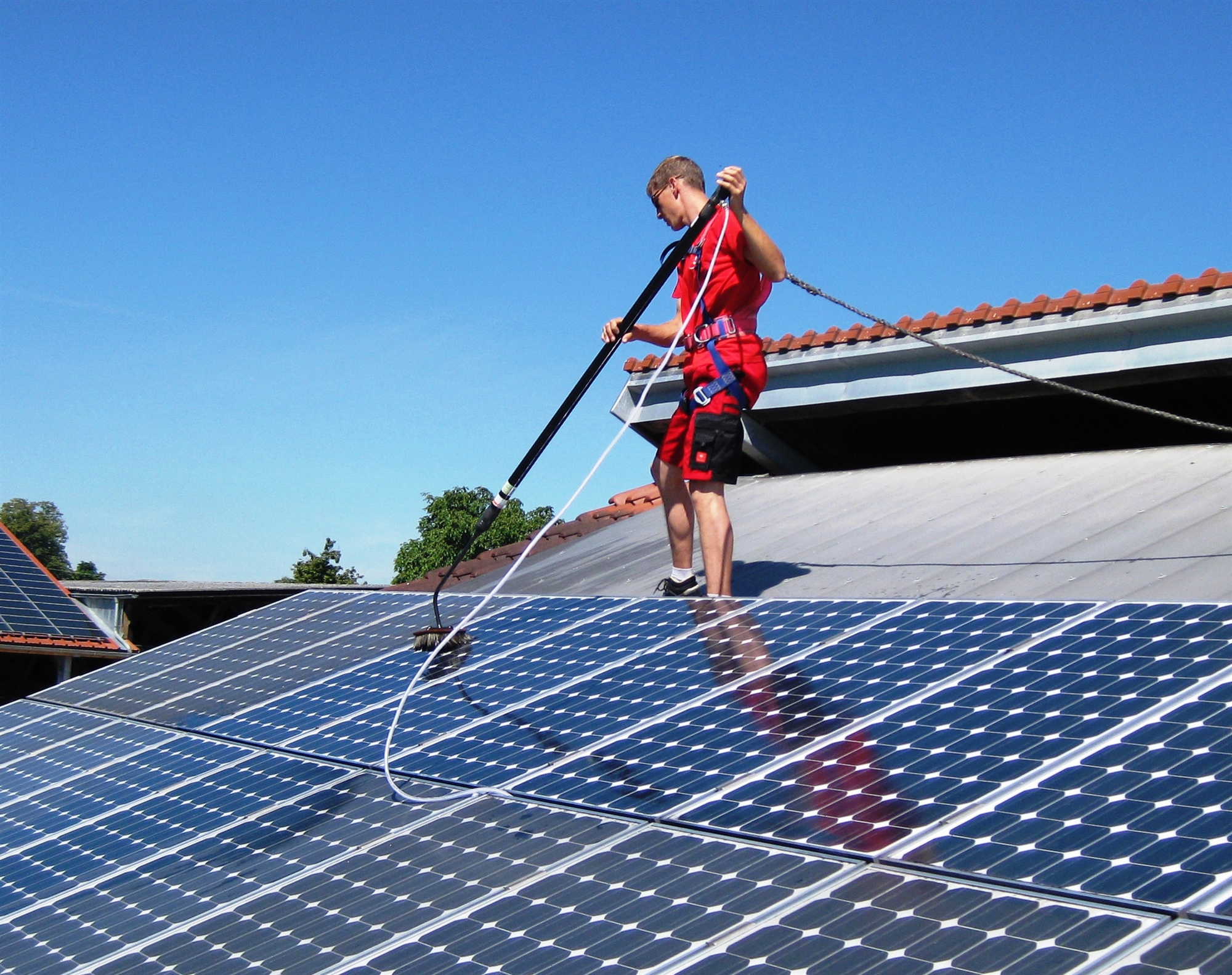 découvrez nos conseils pratiques pour l'entretien de vos panneaux solaires. assurez-vous de maximiser leur efficacité et leur durabilité grâce à des astuces simples et des recommandations sur l'entretien régulier nécessaire.