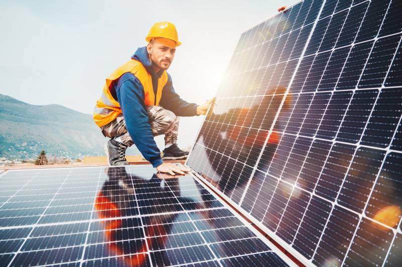 assurez le bon fonctionnement de vos panneaux solaires grâce à un entretien régulier. découvrez nos conseils et astuces pour optimiser leur performance et prolonger leur durée de vie.