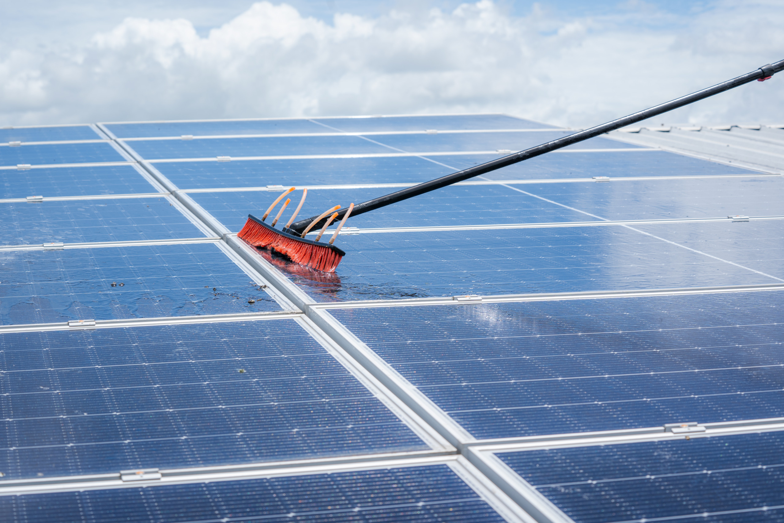 découvrez nos conseils et astuces pour un entretien solaire optimal. apprenez les meilleures pratiques pour maintenir vos panneaux solaires en parfait état et maximiser leur efficacité, tout en prolongeant leur durée de vie.