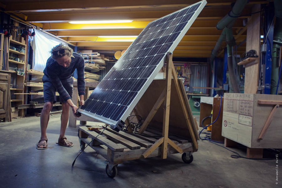 découvrez comment atteindre l'autonomie énergétique grâce à des solutions durables et innovantes. explorez les différentes sources d'énergie renouvelables et apprenez à réduire votre dépendance aux énergies fossiles pour un avenir plus écologique et responsable.