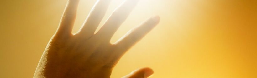 découvrez la définition d'être de lumière, un concept spirituel qui évoque la pureté, l'amour et l'illumination intérieure. apprenez comment cet être symbolise la connexion entre le monde matériel et le monde spirituel, apportant sagesse et guidance sur le chemin de la découverte de soi.