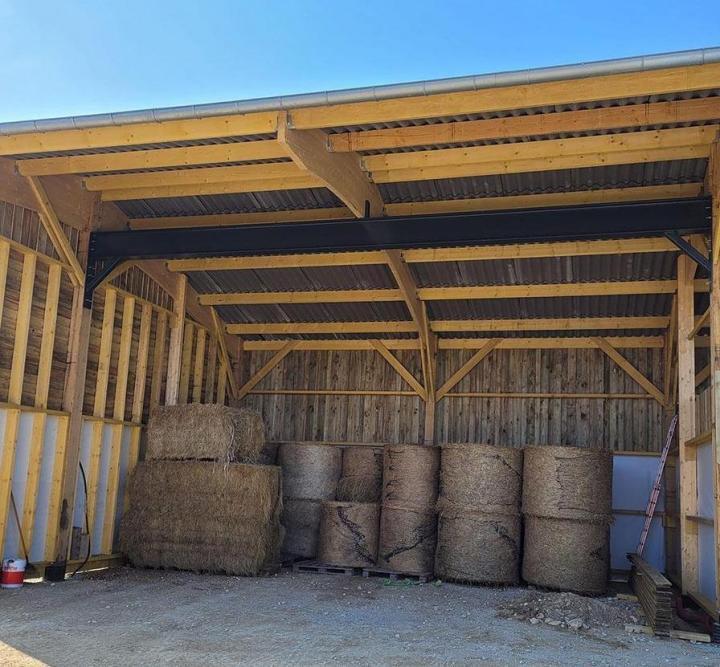 découvrez nos services de fabrication de hangars sur mesure, adaptés à tous vos besoins. que ce soit pour un usage agricole, commercial ou industriel, nous offrons des solutions robustes et durables, alliant qualité et esthétisme.