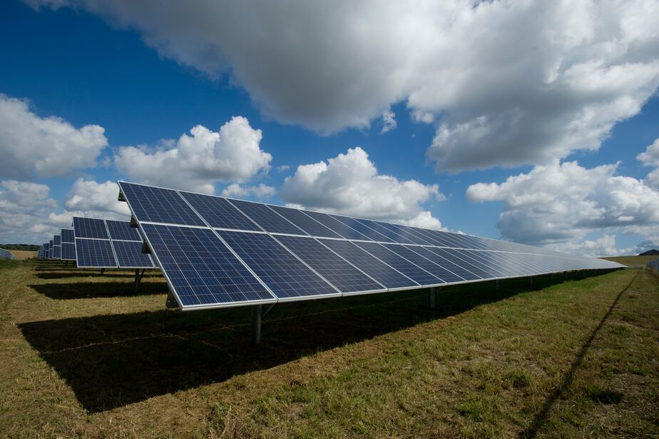 découvrez les avantages des panneaux solaires en france : une solution écologique et économique pour réduire vos factures d'énergie tout en préservant l'environnement. explorez les différentes options disponibles et faites le choix d'un avenir durable.