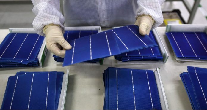 découvrez le processus de fabrication de plaques solaires, une technologie durable et innovante qui transforme la lumière du soleil en énergie renouvelable. explorez les matériaux, les techniques et les étapes essentielles pour produire des panneaux solaires efficaces, contribuant ainsi à un avenir énergétique plus propre.