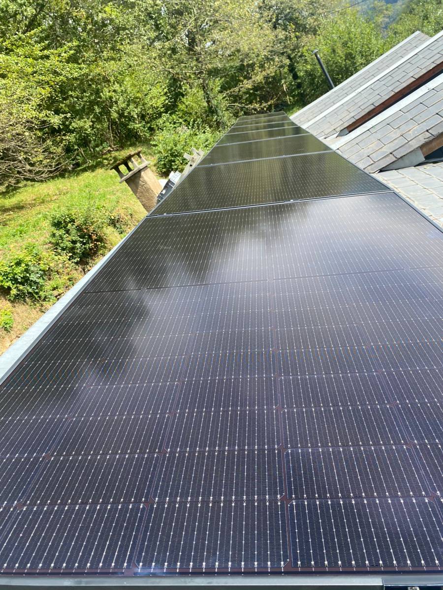 découvrez tout ce qu'il faut savoir sur la facture photovoltaïque : comment elle est calculée, les aides disponibles et comment optimiser vos investissements en énergie solaire.