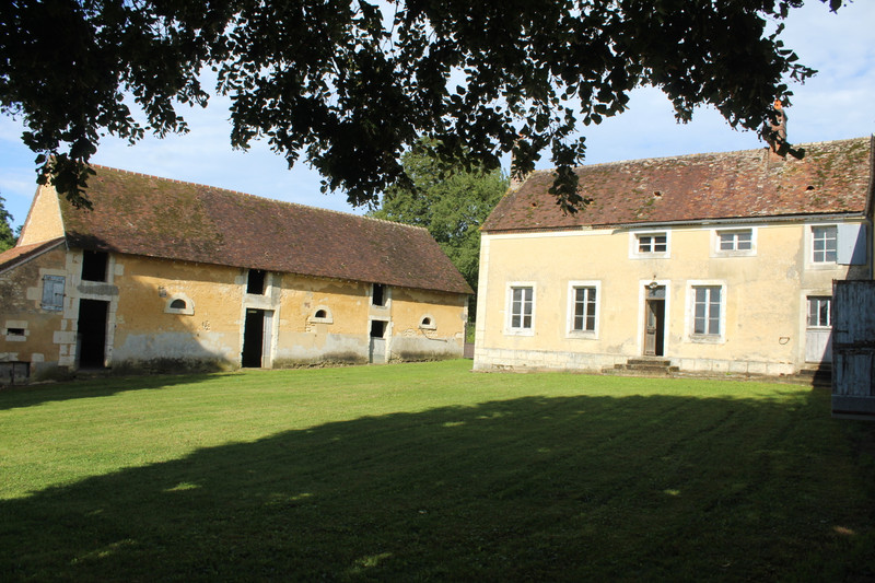 découvrez cette magnifique ferme à vendre en eure-et-loir, offrant un cadre de vie paisible et authentique. idéale pour les amoureux de la nature et les projets agricoles, cette propriété spacieuse jouit d'un environnement verdoyant et de commodités à proximité. ne manquez pas cette opportunité unique d'acquérir votre coin de paradis.