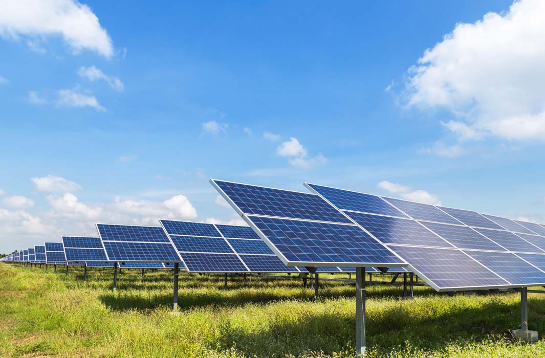 découvrez les avantages d'une ferme solaire : une source d'énergie renouvelable, durable et respectueuse de l'environnement. transformez l'énergie du soleil en électricité pour alimenter vos besoins tout en contribuant à la protection de la planète. explorez les solutions écologiques offertes par les fermes solaires.