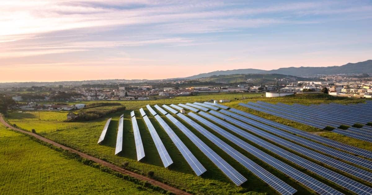 découvrez notre ferme solaire innovante, dédiée à la production d'énergie renouvelable et au développement durable. explorez comment cette initiative écologique contribue à la transition énergétique tout en préservant notre environnement.