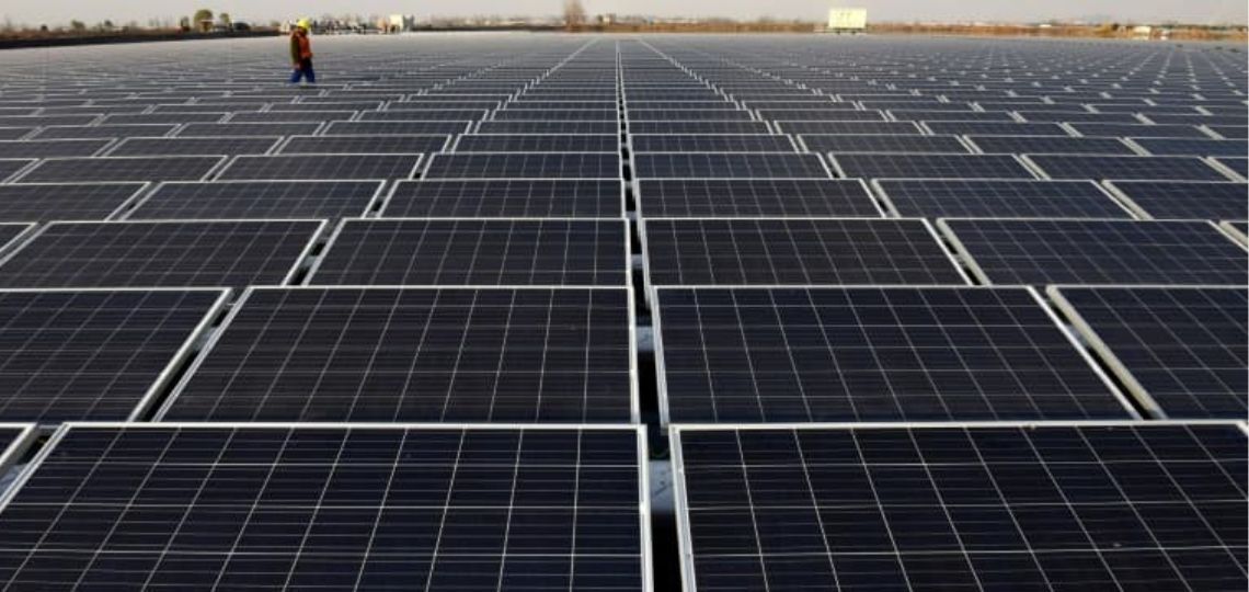 découvrez notre ferme solaire, un espace innovant dédié à la production d'énergie renouvelable. explorez comment nous utilisons la puissance du soleil pour contribuer à une planète plus verte et réduire votre empreinte carbone.