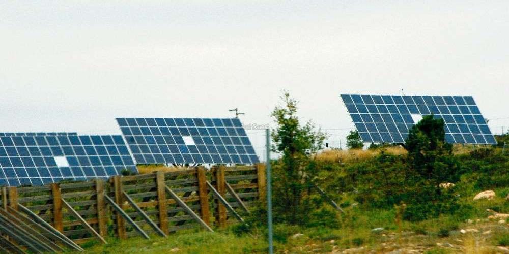 découvrez notre ferme solaire, un espace innovant dédié à la production d'énergie renouvelable. profitez des avantages d'une agriculture durable tout en contribuant à la transition énergétique. engagez-vous pour un avenir plus vert avec notre ferme solaire!