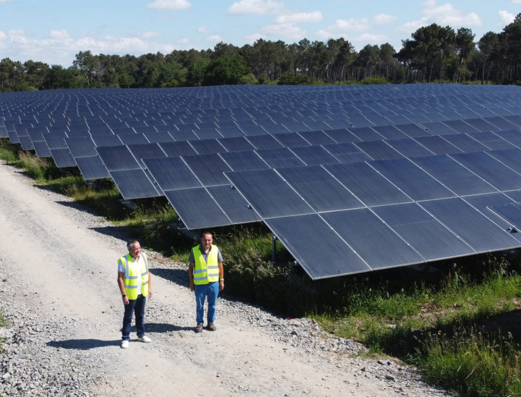 découvrez notre ferme solaire, une installation innovante dédiée à la production d'énergie renouvelable. explorez comment nous contribuons à la transition énergétique tout en respectant l'environnement, grâce à des technologies solaires avancées et durables.