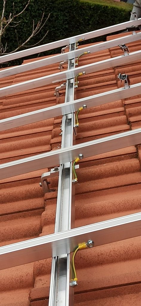 découvrez nos solutions de fixation pour panneaux photovoltaïques, alliant robustesse et facilité d'installation. optimisez votre système énergétique avec des accessoires de qualité pour garantir performance et durabilité.