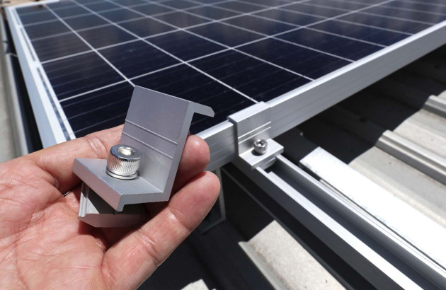 découvrez nos solutions de fixations pour panneaux solaires, alliant robustesse et facilité d'installation. assurez la pérennité de vos installations photovoltaïques grâce à des systèmes adaptés à tous types de toits. optimisez la performance de votre énergie solaire!