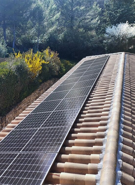 découvrez notre formation solaire à marseille, conçue pour vous initier aux énergies renouvelables, maîtriser l'installation et l'entretien des panneaux solaires. rejoignez-nous pour acquérir des compétences pratiques et écoresponsables dans un cadre dynamique et stimulant.
