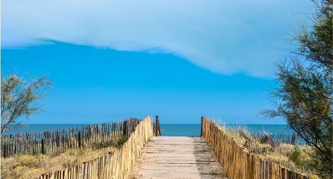 découvrez le charme envoûtant du soleil du sud de la france, un véritable écrin de lumière et de chaleur. profitez des plages dorées, des paysages ensoleillés et des traditions provençales qui font de cette région un paradis pour les amoureux de la nature et de la gastronomie.