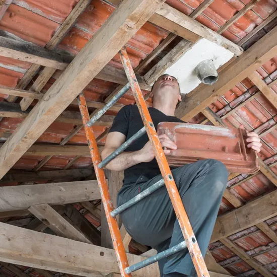 découvrez les solutions efficaces pour résoudre les problèmes de fuite de toit. protégez votre maison des dégâts d'eau et maintenez votre toiture en bon état grâce à nos conseils et réparations professionnelles.