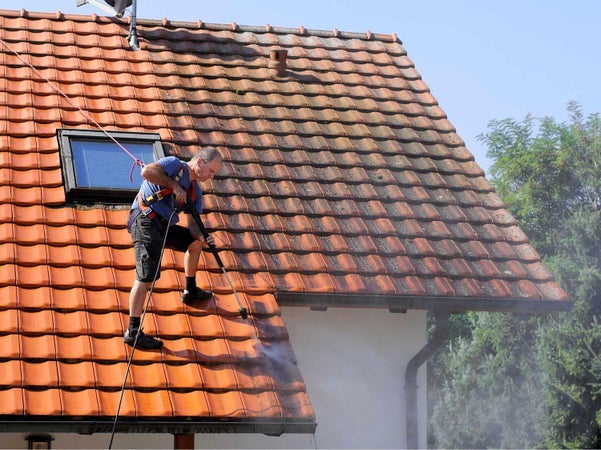 découvrez les causes et solutions pour une fuite toiture. protégez votre maison des dommages causés par l'eau et apprenez à identifier rapidement les signes de fuite. ne laissez pas les problèmes de toiture s'aggraver, informez-vous dès maintenant !