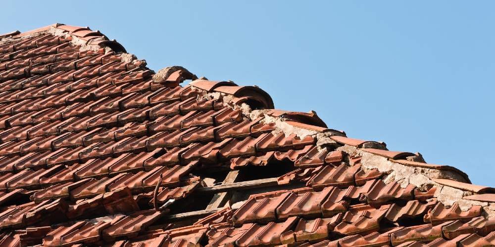 découvrez comment identifier et résoudre les problèmes de fuite sur votre toit. que ce soit une petite infiltration ou une fuite importante, nos conseils pratiques vous aideront à protéger votre maison et à éviter des réparations coûteuses.