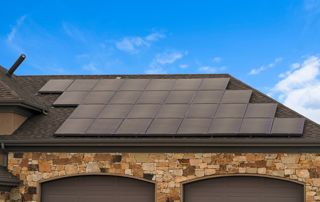 découvrez notre garage solaire : une solution innovante alliant protection et énergie renouvelable. profitez d'un espace sécurisé pour votre véhicule tout en produisant votre propre électricité grâce à des panneaux solaires intégrés. écologique, économique et pratique, transformez votre espace en un atout durable.