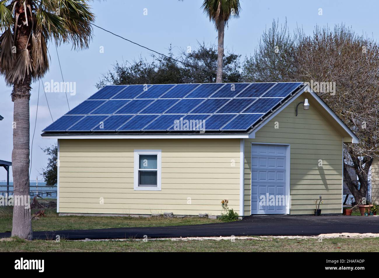 découvrez notre garage solaire gratuit : un espace dédié à l'énergie renouvelable où vous pouvez stationner votre véhicule tout en bénéficiant d'une source d'énergie propre et durable. profitez d'un service innovant qui allie écologie et praticité, et réduisez votre empreinte carbone dès aujourd'hui !