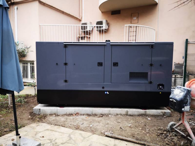 découvrez notre sélection de groupes électrogènes spécialement conçus pour un usage domestique. assurez-vous une alimentation électrique fiable et continue lors des coupures de courant grâce à nos modèles performants et silencieux.