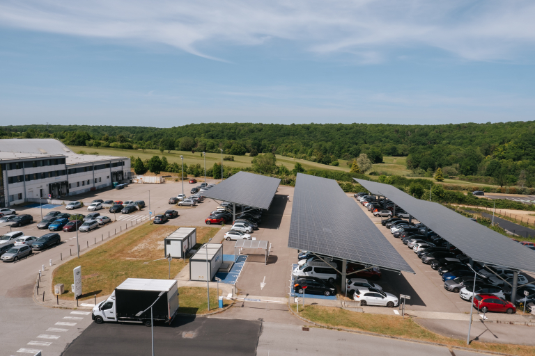 découvrez notre guichet photovoltaïque de 500 kwc, conçu pour vous accompagner dans la transition énergétique. profitez d'une solution clé en main pour la production d'énergie solaire, optimisez vos coûts et contribuez à un avenir durable grâce à des panneaux photovoltaïques efficaces.