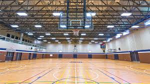 découvrez le gymnase de rouen, un espace moderne et spacieux dédié à la pratique du sport. bénéficiez d'équipements de qualité pour vos entraînements individuels ou en groupe, dans une ambiance conviviale et dynamique. venez vous dépenser et rencontrer d'autres passionnés de sport à rouen !