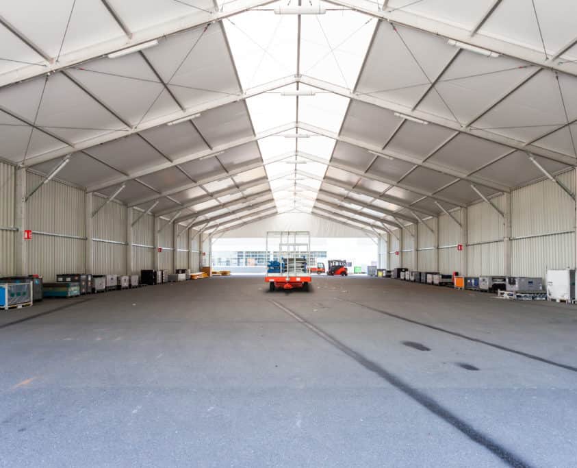 découvrez notre guide complet sur les hangars : types, constructions, utilisations, et conseils d'aménagement pour optimiser votre espace de stockage ou de travail. informez-vous sur les réglementations et les meilleures pratiques pour choisir le hangar qui répond à vos besoins.