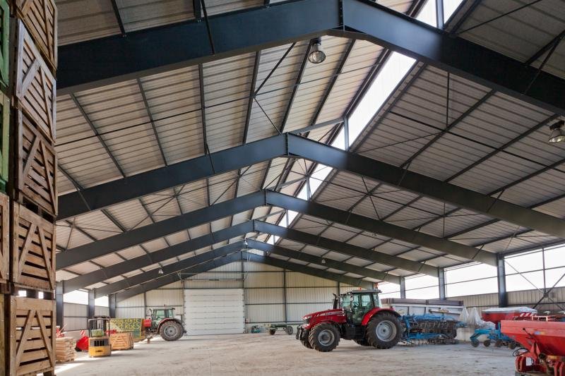 découvrez notre sélection de hangars polyvalents, idéals pour le stockage, l'agriculture ou les ateliers. conçus pour résister aux intempéries et s'adapter à vos besoins, nos hangars sont la solution pratique pour optimiser votre espace.