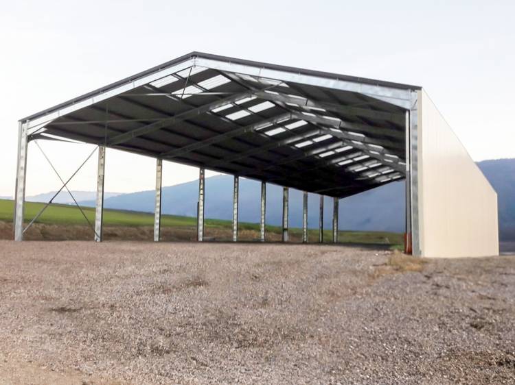 découvrez notre hangar spacieux et polyvalent, idéal pour le stockage, les événements ou les activités industrielles. profitez d'un espace sécurisé et accessible, adapté à vos besoins.