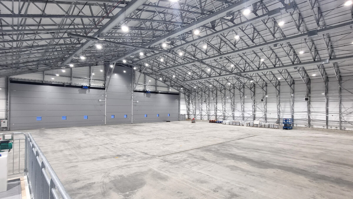 découvrez notre hangar spacieux et polyvalent, idéal pour le stockage, l'événementiel ou l'aménagement d'ateliers. profitez d'une structure entièrement équipée pour répondre à vos besoins professionnels et personnels.