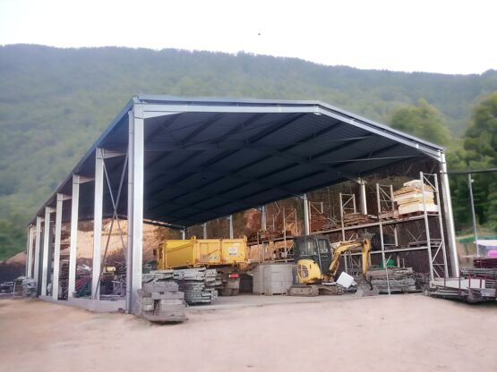 découvrez notre hangar spacieux, idéal pour le stockage et la gestion de vos équipements. profitez d'un espace sécurisé et polyvalent, parfaitement adapté à tous vos besoins professionnels et personnels.