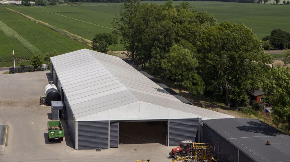 découvrez notre sélection de hangars agricoles adaptés à tous vos besoins. optimisez votre espace de stockage, protégez vos équipements et facilitez vos travaux agricoles avec nos solutions robustes et durables.