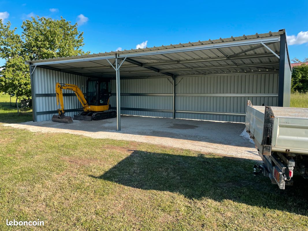 découvrez nos hangars agricoles spacieux et robustes, conçus pour protéger vos équipements et récoltes tout en offrant un accès facile. idéaux pour les exploitations de toutes tailles, nos hangars allient fonctionnalité et durabilité.