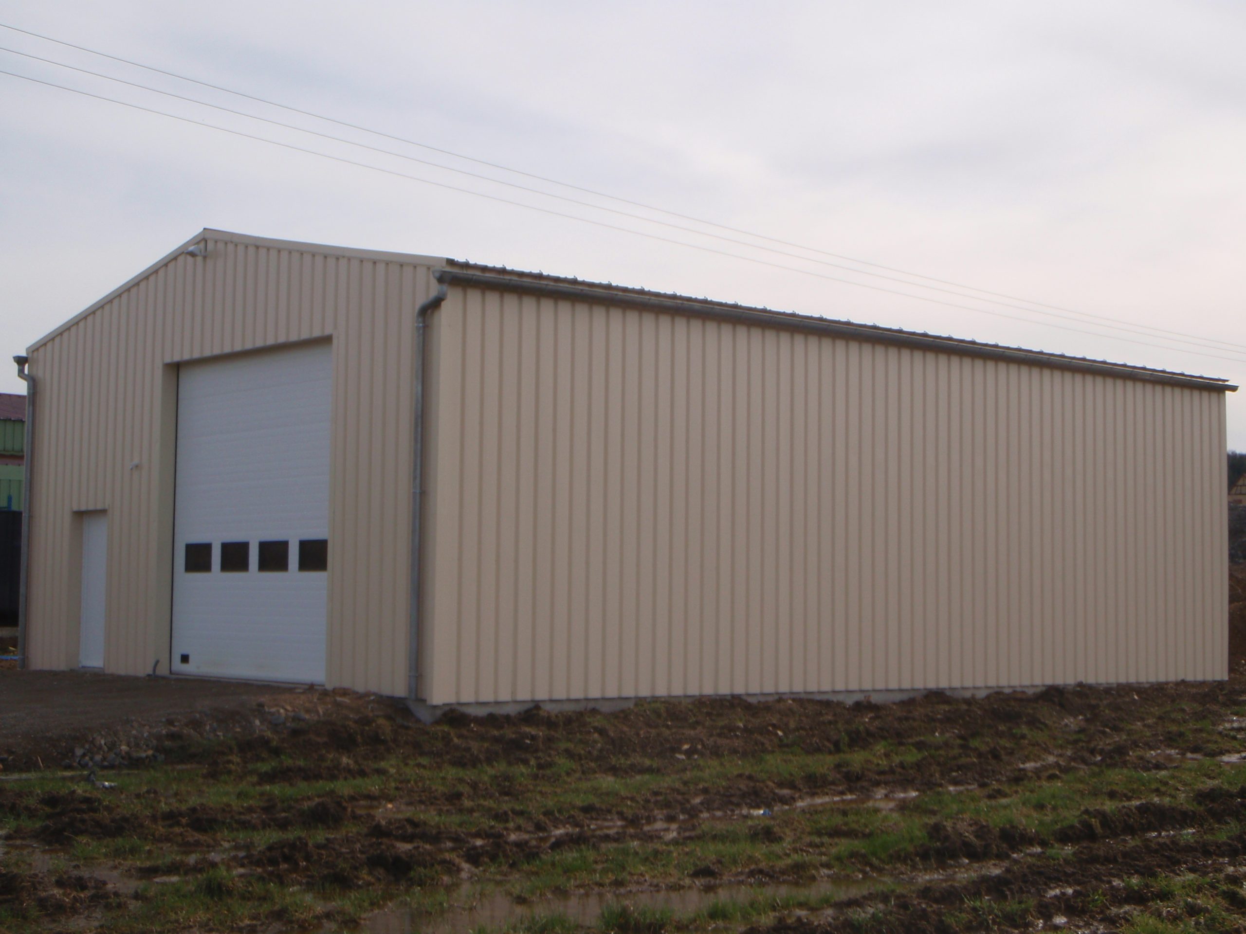découvrez nos hangars agricoles adaptés à tous vos besoins de stockage et d'élevage. idéaux pour protéger vos équipements, votre matériel et vos récoltes des intempéries, nos constructions offrent durabilité et praticité pour optimiser votre exploitation. contactez-nous pour personnaliser votre projet!
