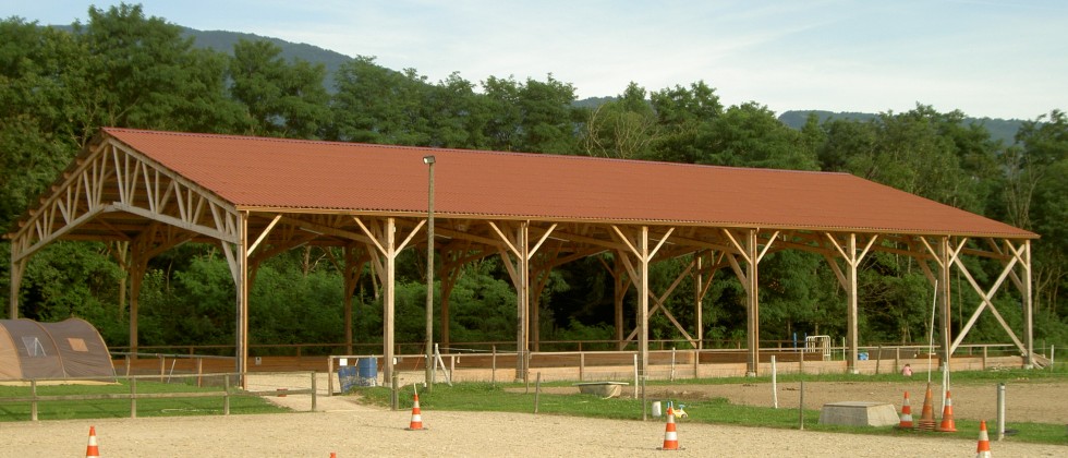 découvrez notre sélection de hangars agricoles en bois, alliant robustesse et esthétisme. idéals pour stocker vos équipements ou protéger vos récoltes, nos hangars s'intègrent parfaitement dans votre exploitation. optez pour une solution durable et respectueuse de l'environnement!