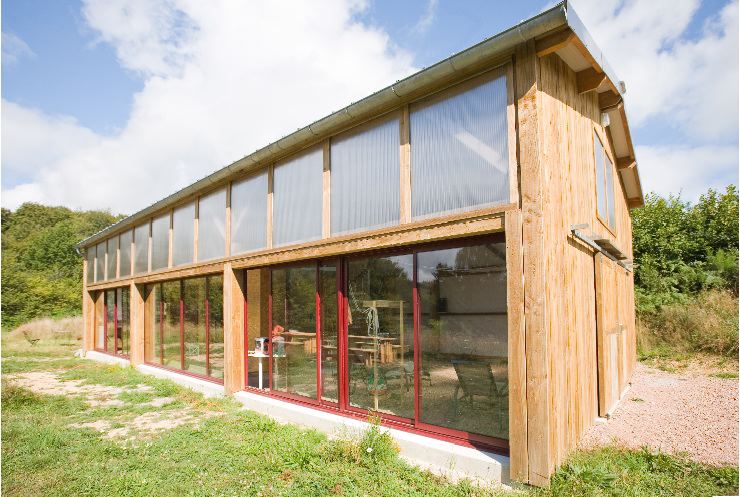 découvrez notre sélection de hangars agricoles en bois, alliant robustesse et esthétisme, idéaux pour protéger vos équipements et vos récoltes. conçus pour résister aux intempéries, nos hangars offrent un espace fonctionnel et durable pour toutes vos activités agricoles.