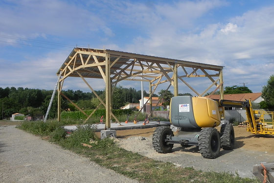 découvrez notre hangar agricole économique, conçu pour optimiser vos espaces de stockage tout en respectant votre budget. idéal pour les agriculteurs soucieux d'efficacité et de durabilité, ce hangar offre une solution pratique et abordable pour protéger vos équipements et votre production.