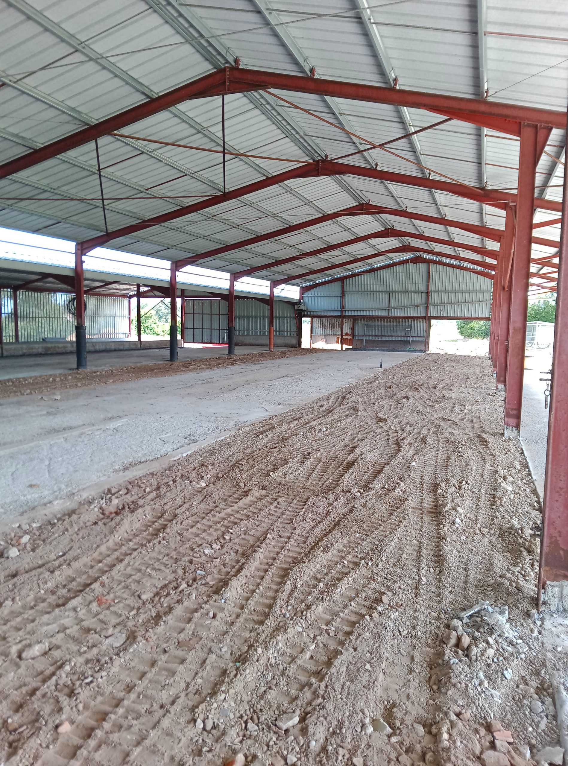 découvrez nos hangars agricoles, des solutions robustes et économiques pour le stockage de vos matériels et récoltes. idéaux pour les exploitations agricoles, ces structures polyvalentes assurent une protection optimale contre les intempéries tout en facilitant l'accès et l'organisation de vos équipements.