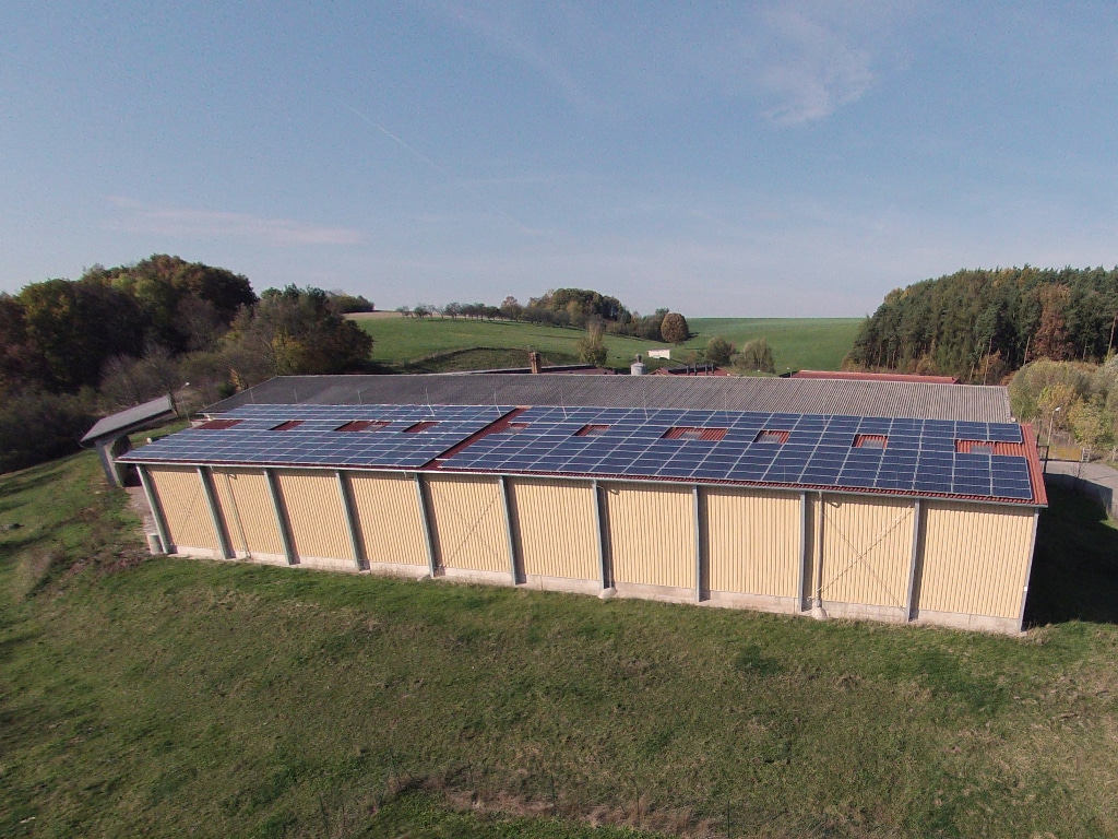 découvrez nos hangars agricoles en panneaux photovoltaïques, alliant espace de stockage et production d'énergie renouvelable. idéal pour optimiser la gestion de votre exploitation tout en contribuant à la transition énergétique.
