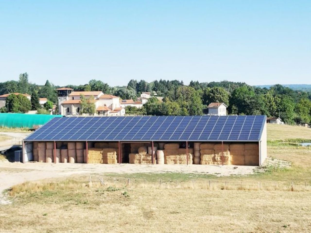 découvrez notre hangar solaire, une solution innovante et écologique pour stocker vos biens tout en produisant de l'énergie renouvelable. alliez praticité et durabilité avec cet espace de rangement éco-responsable qui réduit votre empreinte carbone.