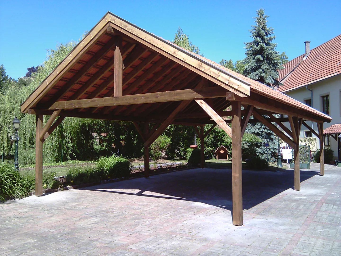 découvrez notre gamme de hangars en bois, alliant esthétique et fonctionnalité. idéaux pour le rangement, garage ou atelier, ces structures offrent une solution durable et écologique pour vos besoins d'espace. optez pour un hangar en bois qui s'intègre harmonieusement dans votre jardin et protège vos biens des intempéries.