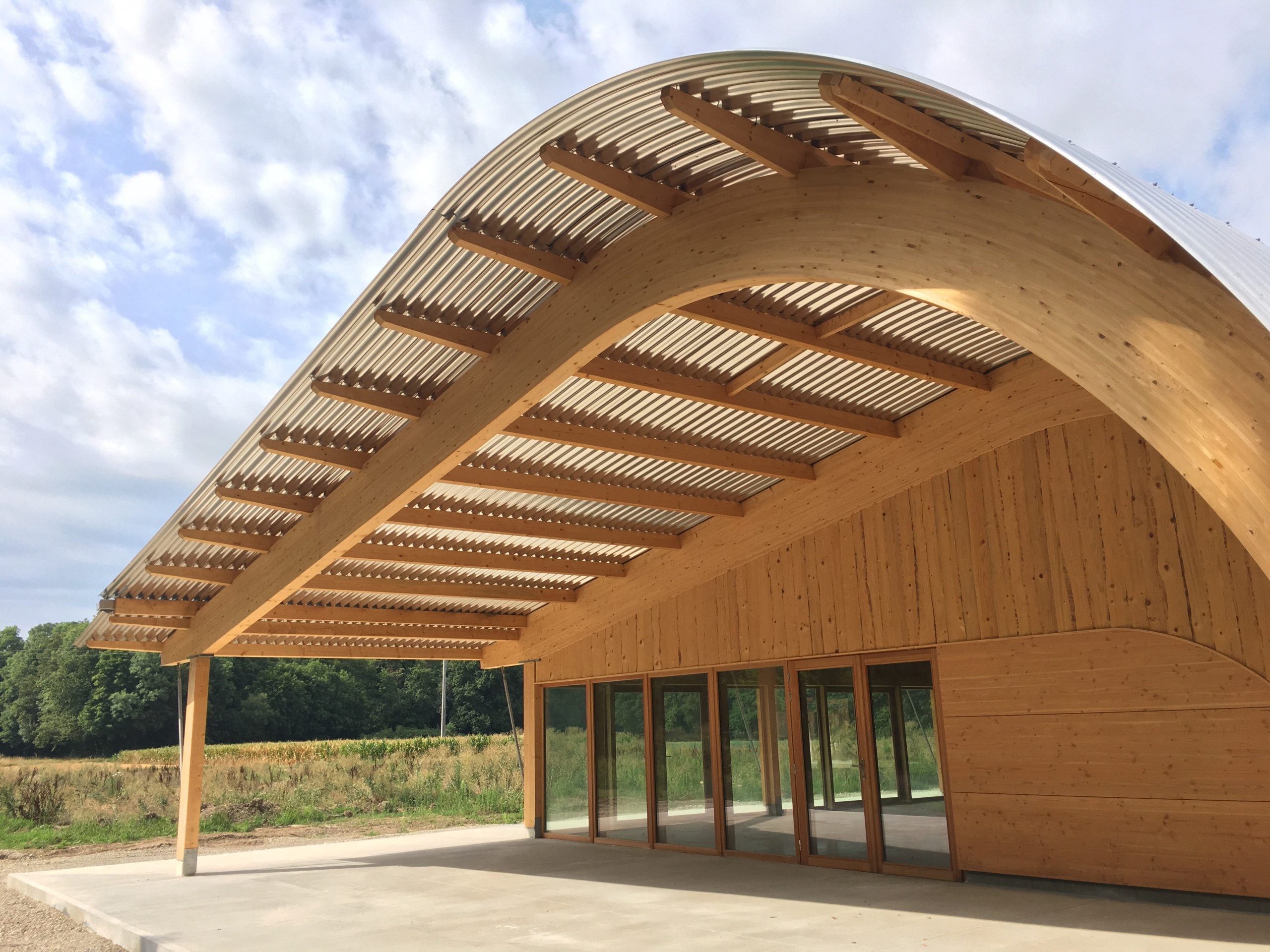 découvrez notre sélection de hangars en bois, alliant esthétisme et praticité. parfaits pour le rangement, le stockage ou comme espaces de loisirs, ces hangars s'intègrent harmonieusement dans votre jardin tout en offrant une solution durable et écologique.