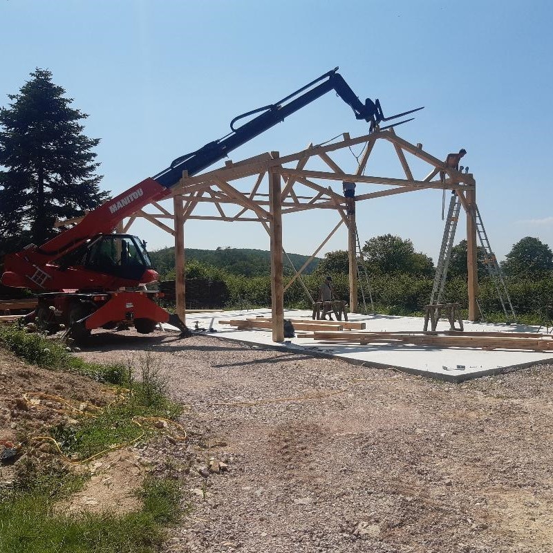 découvrez nos hangars en bois, alliant esthétique et fonctionnalité, parfaits pour le stockage ou l'aménagement de votre espace extérieur. profitez d'une construction durable et d'un design élégant qui s'intègre harmonieusement dans votre jardin.