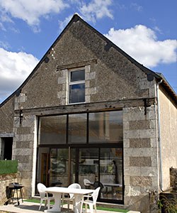 découvrez comment transformer un hangar en une habitation moderne et fonctionnelle. inspirez-vous de nos conseils pratiques, idées d'aménagement et exemples de projets réussis pour donner une nouvelle vie à votre espace.