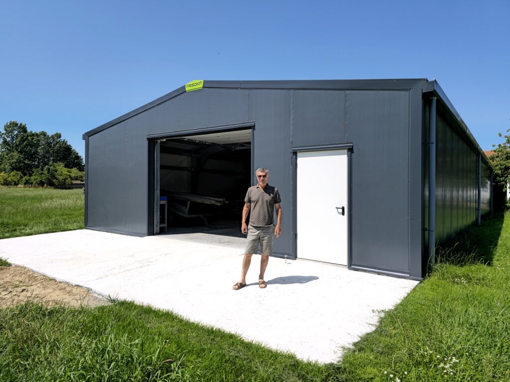 découvrez notre gamme de hangars en kit, une solution idéale pour stocker vos biens en toute sécurité. faciles à assembler et personnalisables, nos hangars en kit allient qualité et durabilité tout en s'adaptant à vos besoins. parfait pour les particuliers et les professionnels, optez pour un espace de rangement pratique et économique.