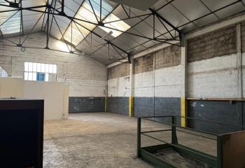 découvrez nos hangars en île-de-france, des espaces flexibles et adaptés à vos besoins de stockage, d'activités industrielles ou commerciales. offrez à votre entreprise une solution pratique et accessible dans un emplacement stratégique.